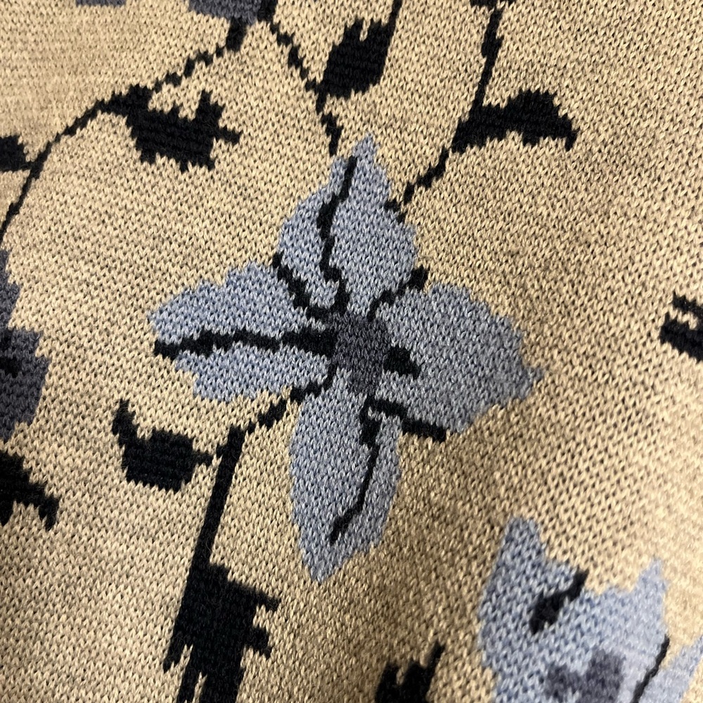 Club Monaco Floral Crew Neck Sweater in Gray and Blue - Picture 7 of 11